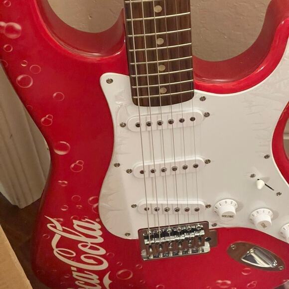 Squier bullet strat by Fender Red guitar NEW in box - Picture 5 of 9